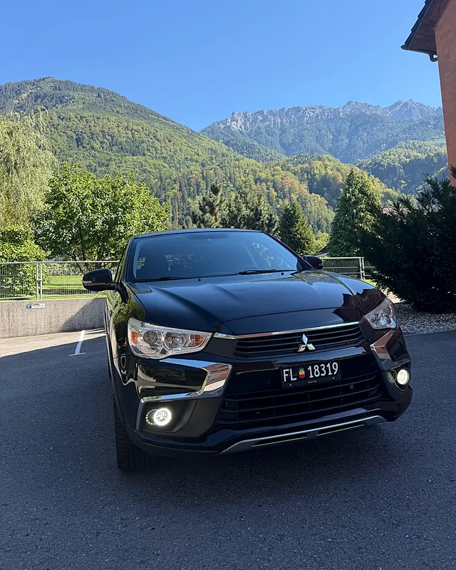 MY Ride Taxi mit Blick auf die Berge